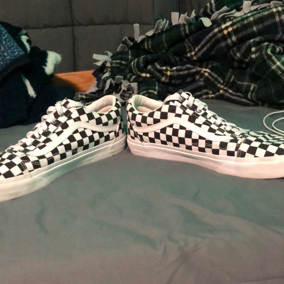ID Checkered vans - Picture 2 of 5